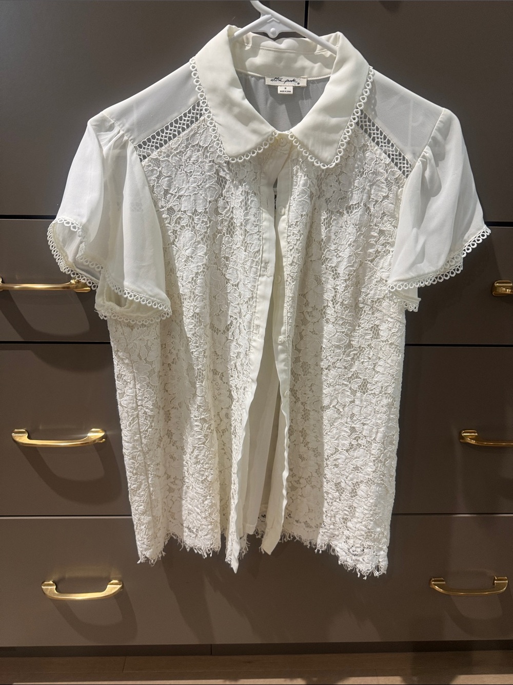 Ultra Pink Ivory Lace Short Sleeve Blouse with Peter Pan Collar
